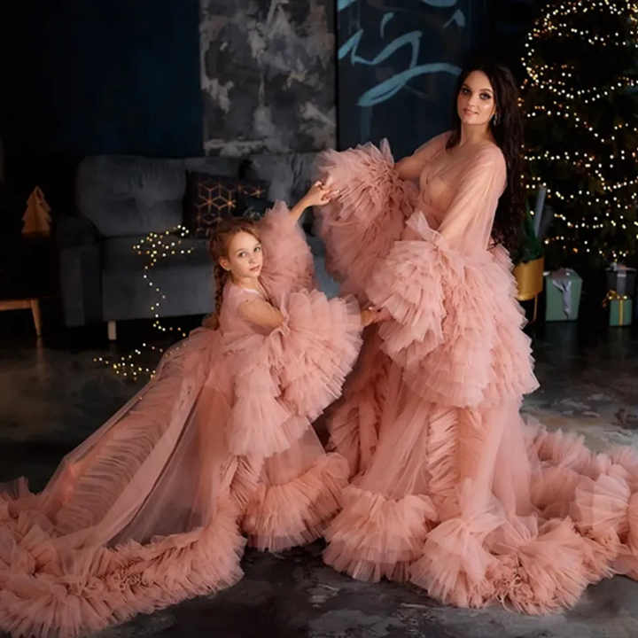 Mommy and Me Tulle Ball Gown, Plus Size Tulle Evening Dress for Mother and Daughter Photo Shoot, Tulle Evening Dressفستان سهرة من التل بتصميم منفوش للأم وأنا, فستان سهرة من التل بمقاس كبير من أجل التقاط الصور الفوتوغرافية للأم والبنت ، فستان سهرة من التل