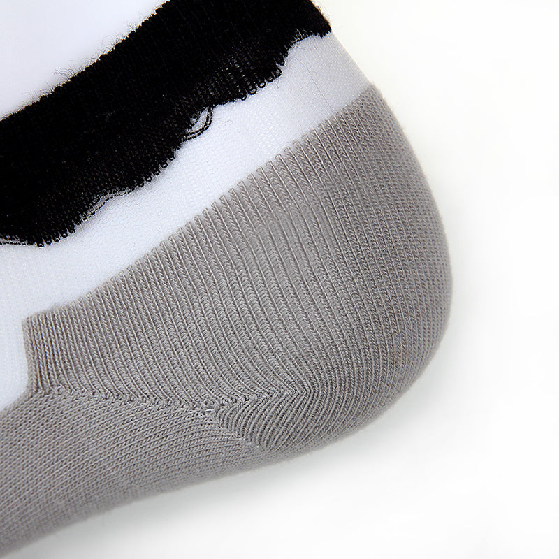 الجوارب الفتيات