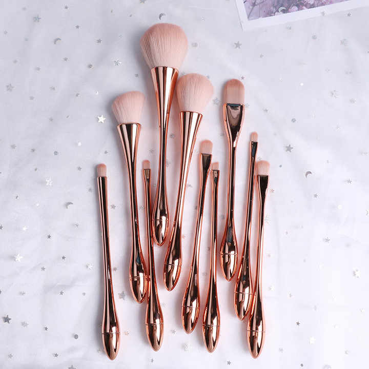 Label Makeup Brush Set with Brush Bag مجموعة فرش مكياج فاخرة باللون الذهبي