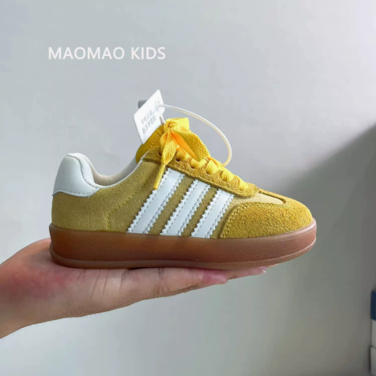 أحذية تدريب رياضية للربيع والخريف للفتيات . Spring and autumn sports training shoes for