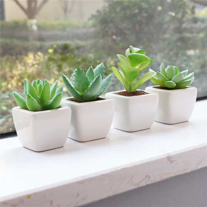 مجموعة من 4 نباتات عصارية صناعية صغيرة -Set of 4 small artificial succulent plants
