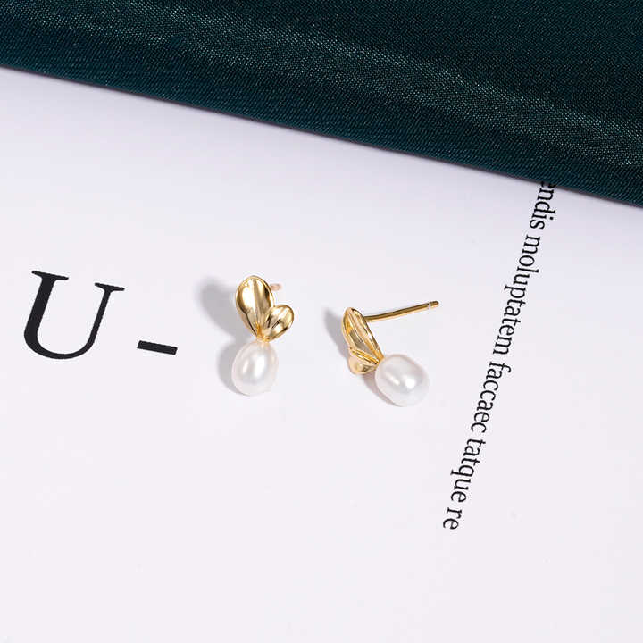 dangling earrings