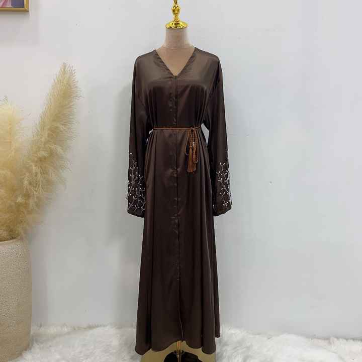 عبايات ملونة  للطلعات فخمه