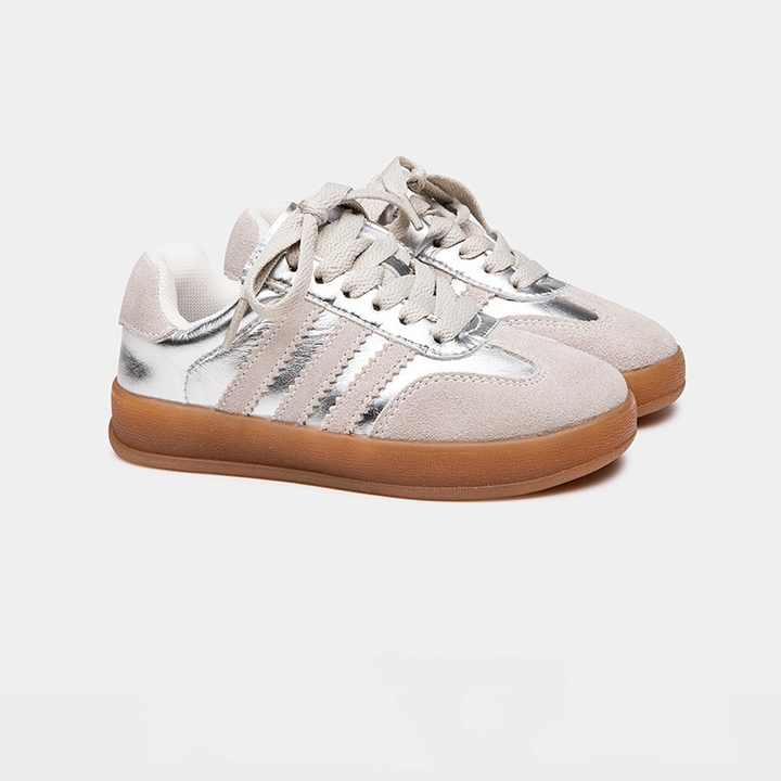 أحذية تدريب رياضية للربيع والخريف للفتيات . Spring and autumn sports training shoes for