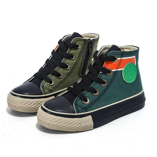 New fashion kids sneakers . موضة جديدة أحذية رياضية للأطفال