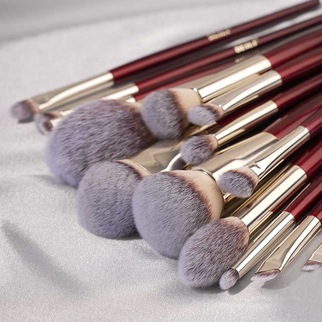makeup brushes 
