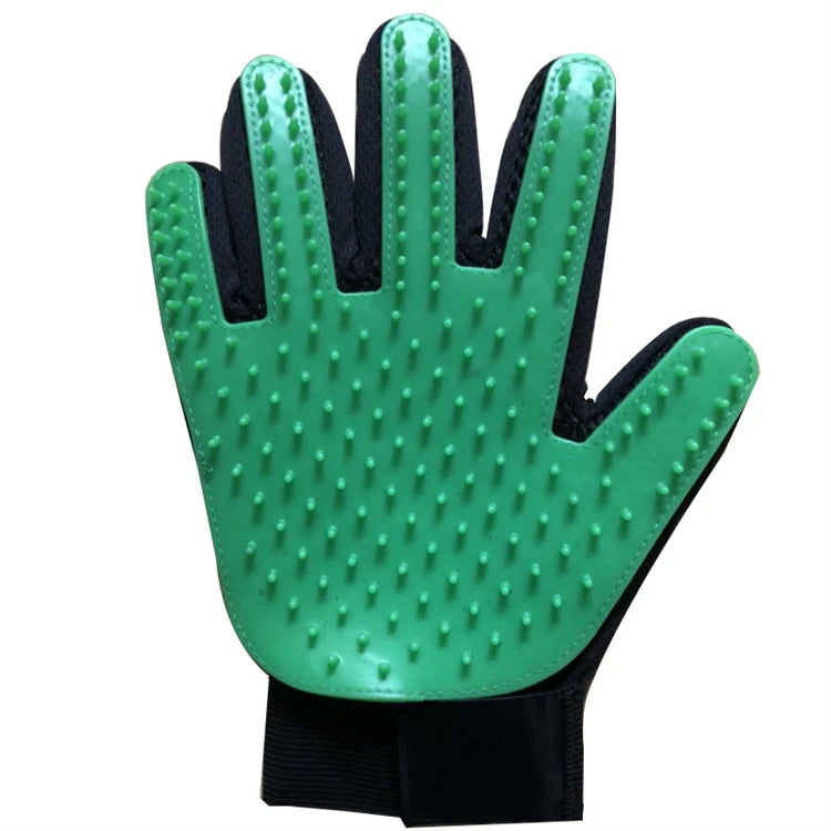 Cat grooming gloves for pet trips, brushes, and cleaning tools. 
