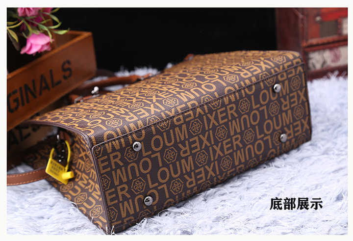 Stylish Large Capacity Leather Plastic Zipper Handbag 