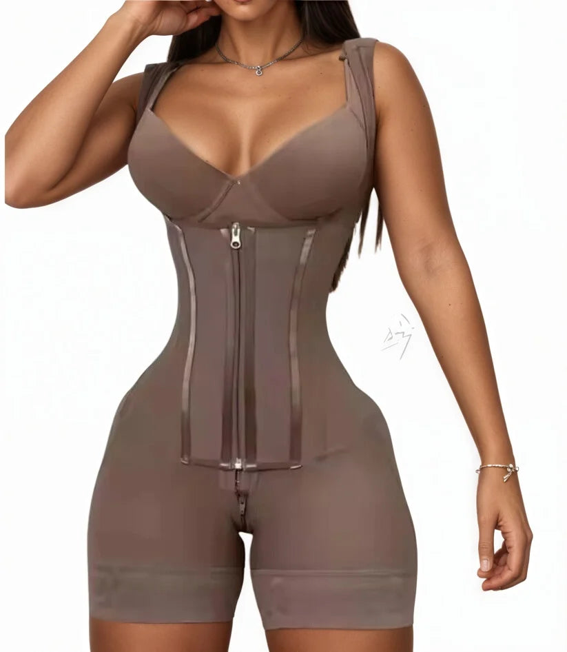 ملابس نسائية داخلية