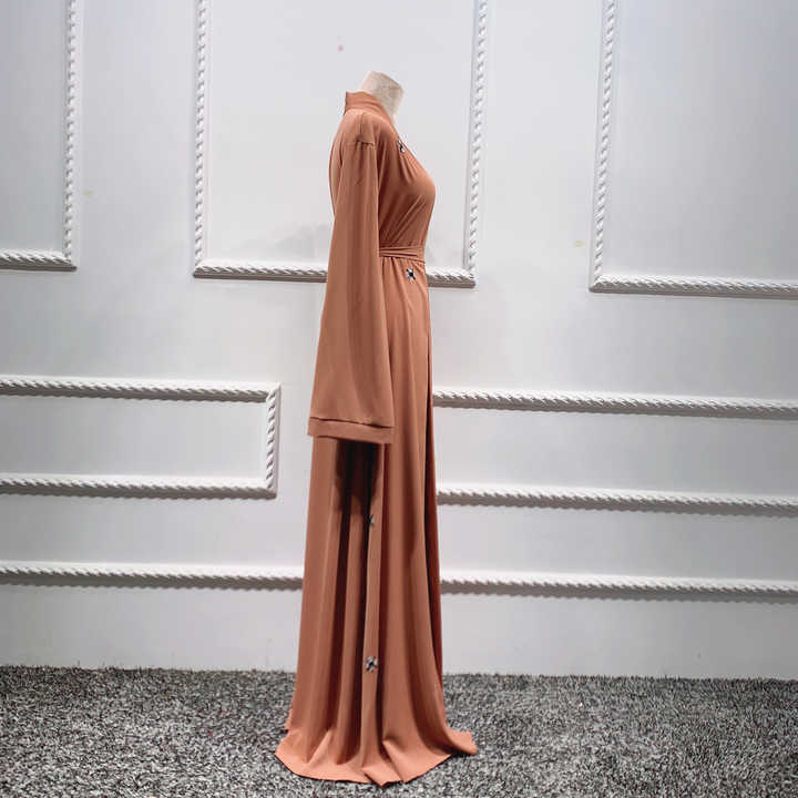 عباية ملونة متواضعة