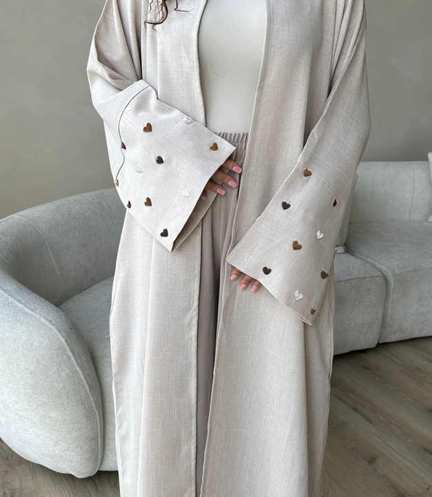 عباية مزينة ملونة