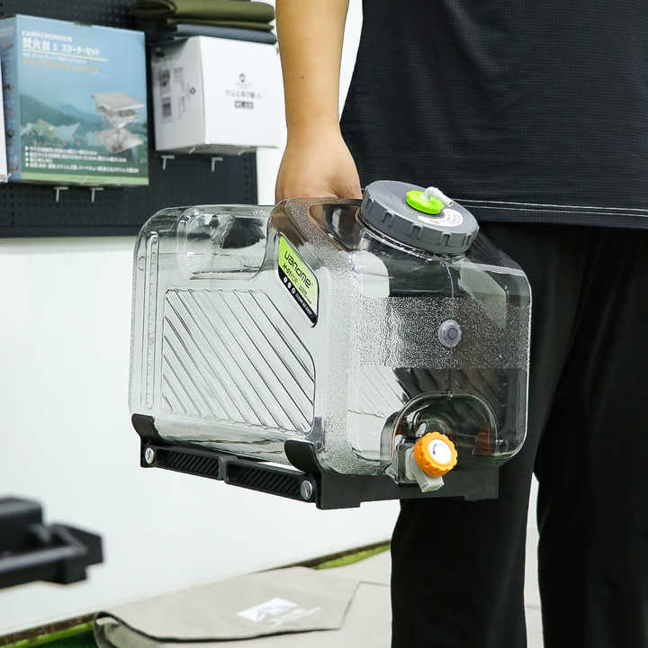 External water tank with stand and detachable faucet 