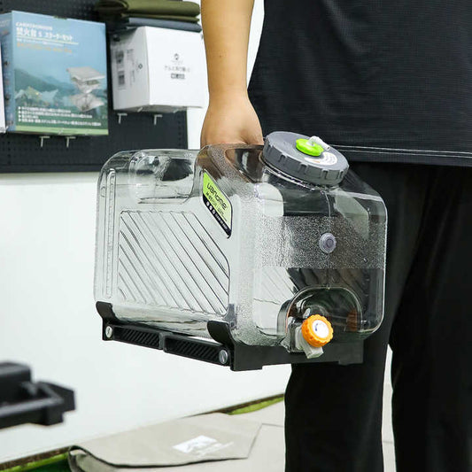 External water tank with stand and detachable faucet 