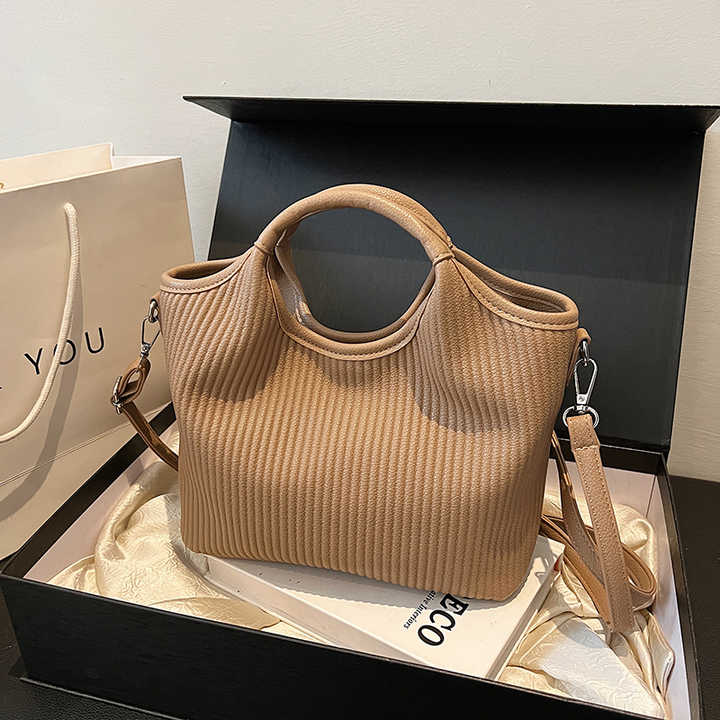 Fashionable handbags for little girls