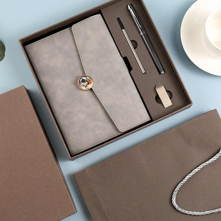 مجموعة ترويجية من الشركة التنفيذية مخصصة . Executive promotional kit customized for luxury business