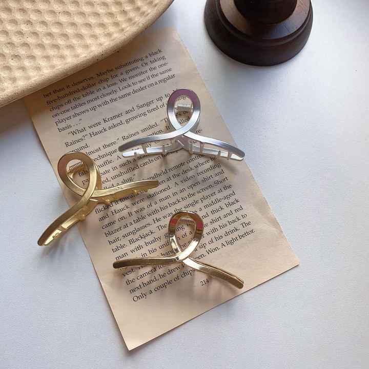 Fashionable gold plated hair pins 