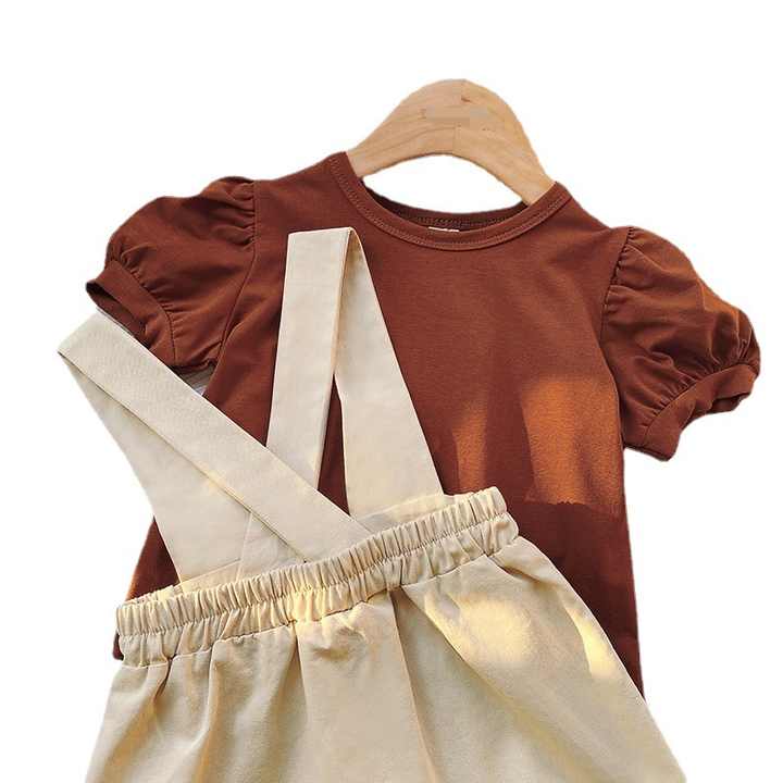 Newborn baby girls' clothes 