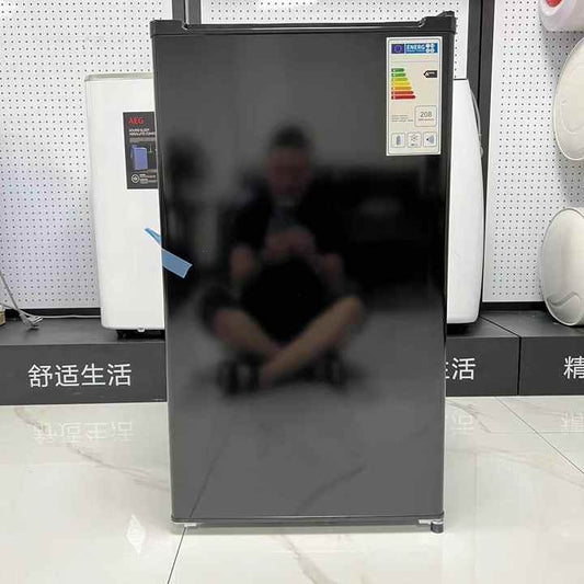 ثلاجة صغيرة باب