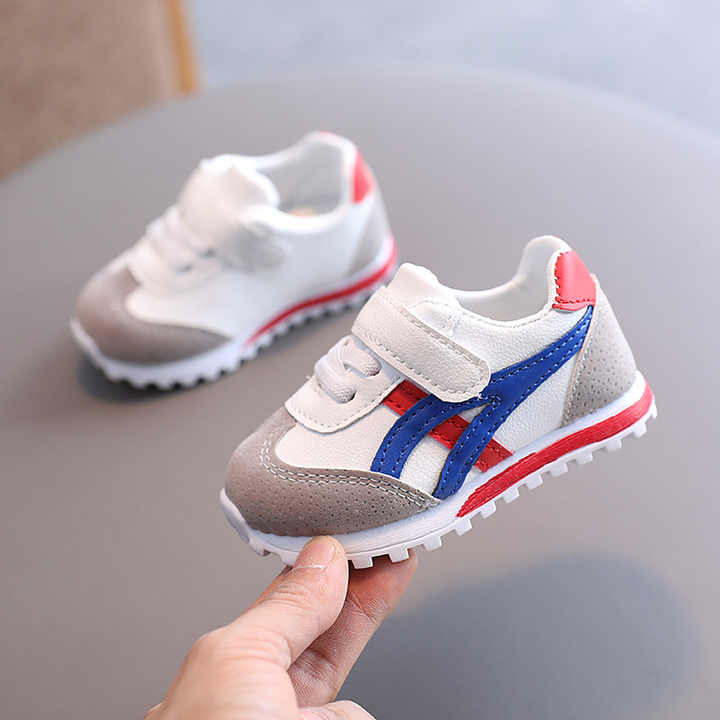 أحذية رياضية جديدة عالية الجودة  . New high quality sneakers
