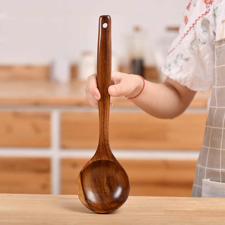 Wooden cooking utensils 