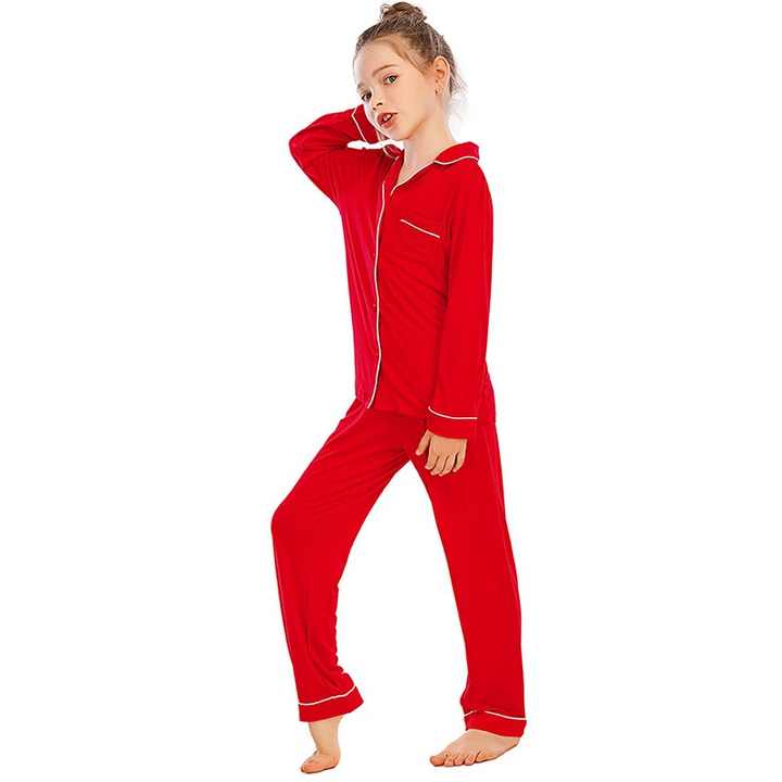 Red long-sleeved children's pajamas 