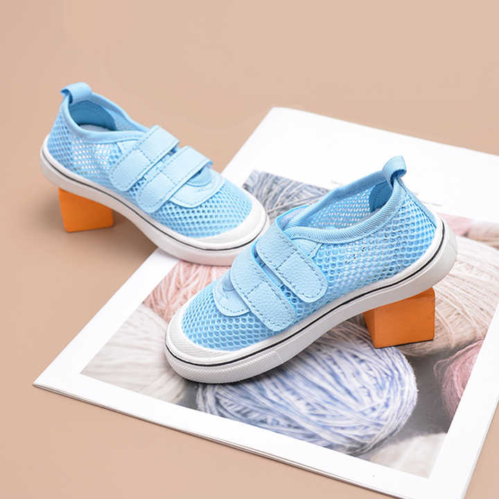 New fashion kids sneakers . موضة جديدة أحذية رياضية للأطفال