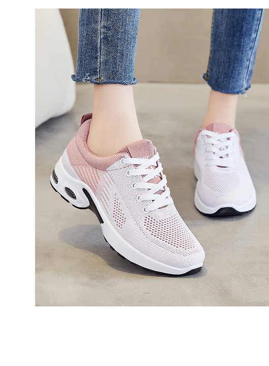 Women's sports shoes 