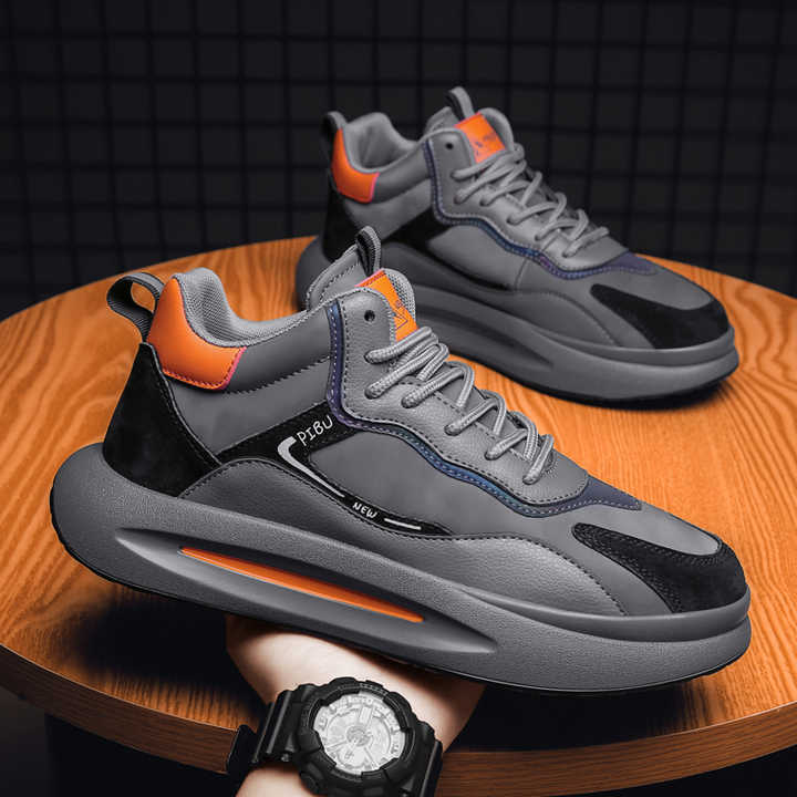 أحذية رياضية باللون الأسود اللين باللون الكوري . 2024 Korean Style Soft Black Sneakers with Custom Logo