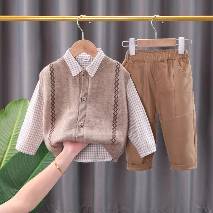 Newborn baby boys' clothes 