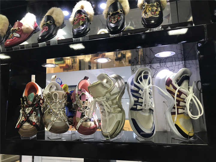 Children's shoes 