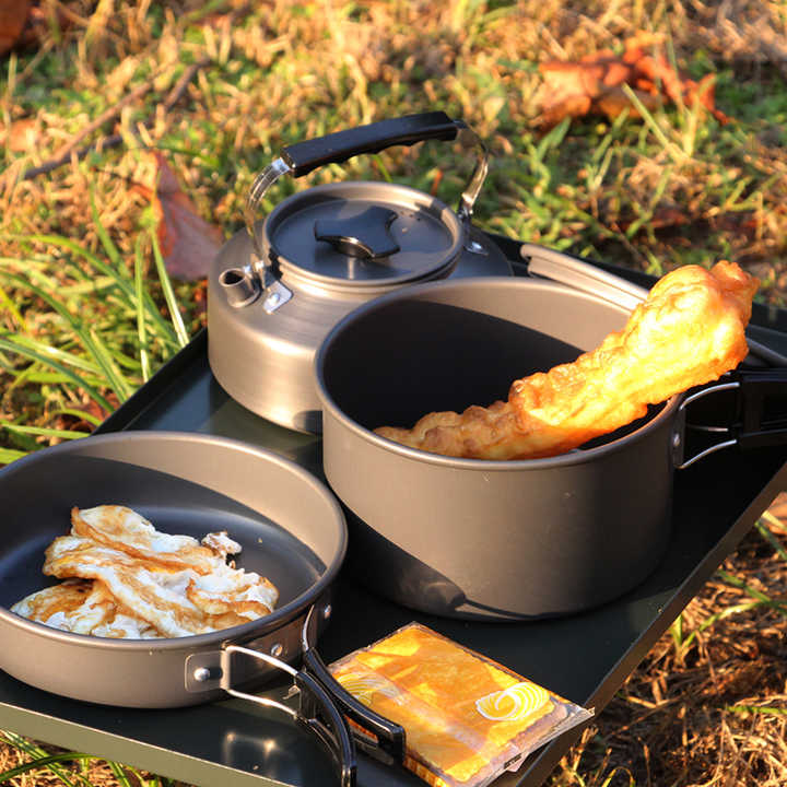 مجموعة أدوات طهي للتخييم مدمجة من سيلكو . Silco Compact Camping Cookware Set