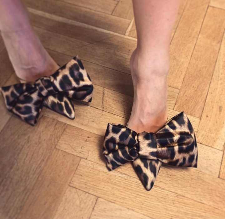 Women's high heel with bow 