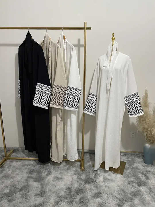 Women's abayas for outings and occasions 