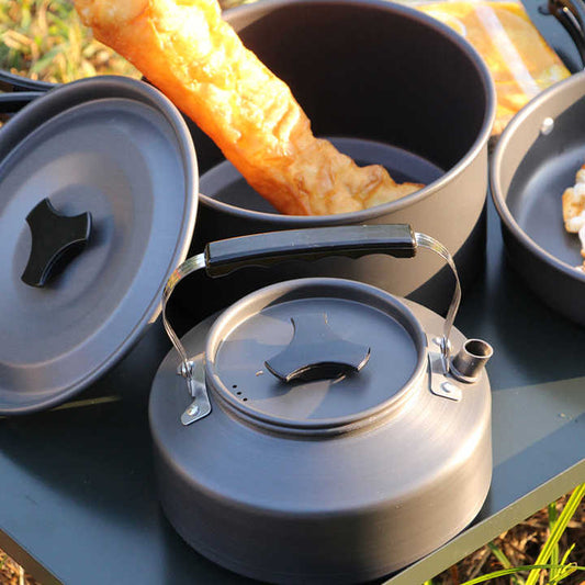 مجموعة أدوات طهي للتخييم مدمجة من سيلكو . Silco Compact Camping Cookware Set
