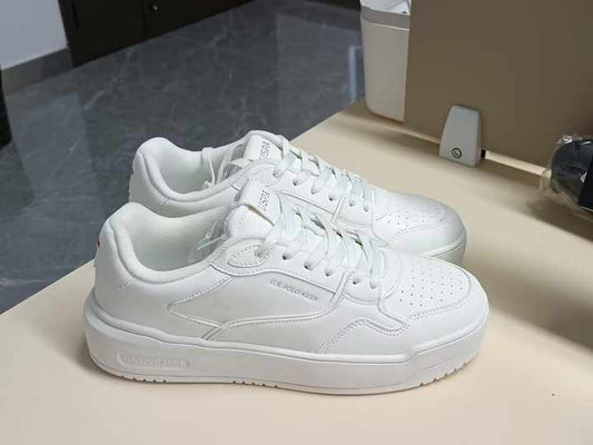 Women's sports shoes 