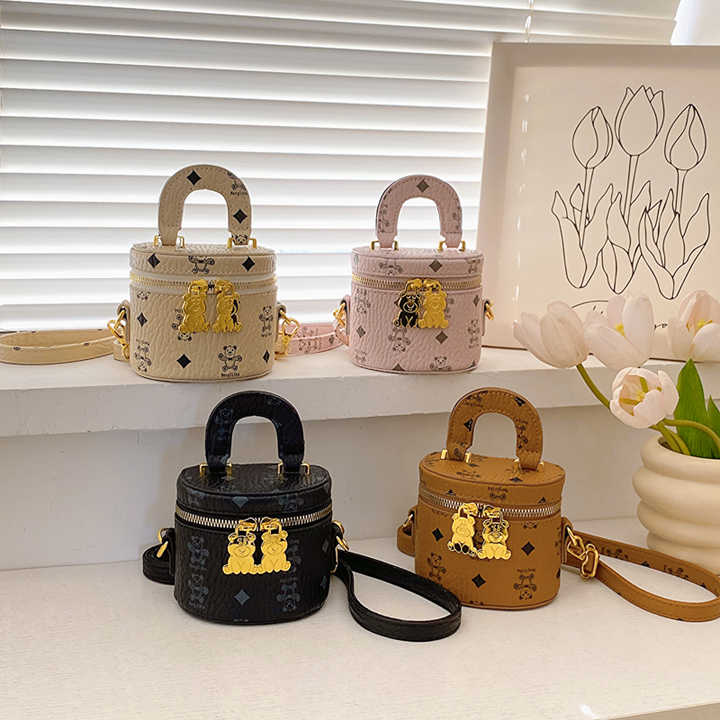 Cute little bucket bag with famous brand design 