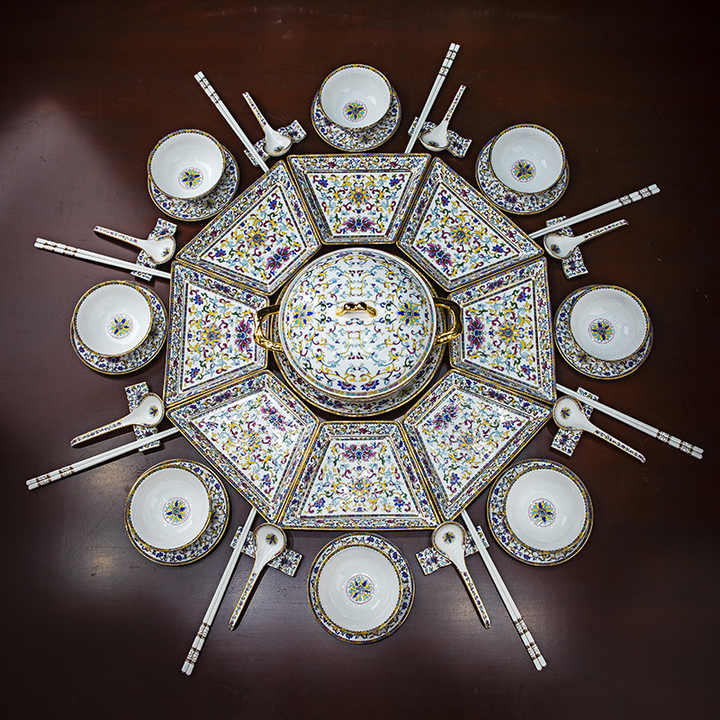 Specially shaped plate set 