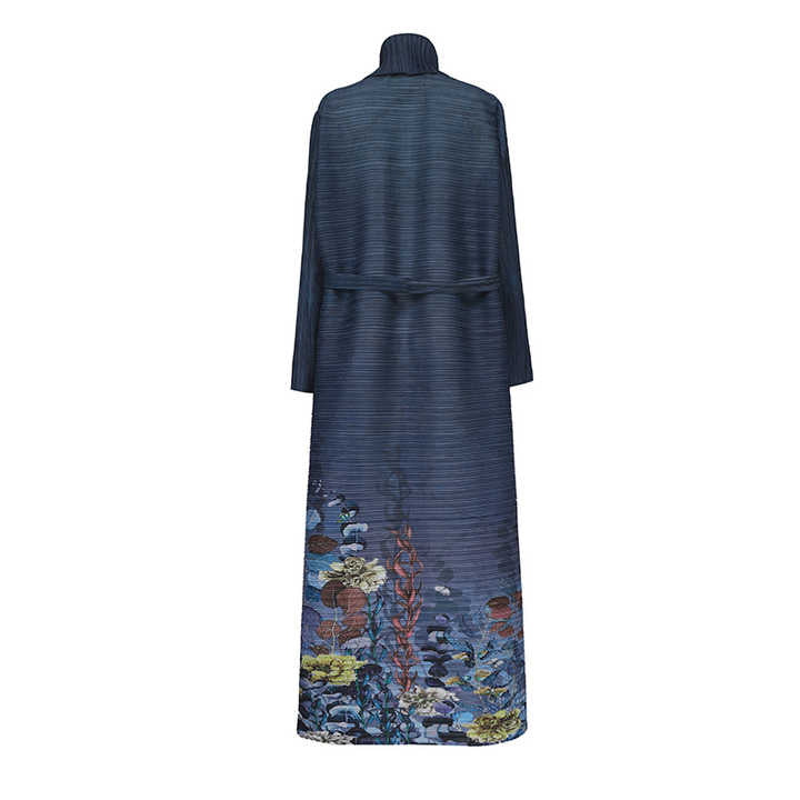 Modern and luxurious women's abayas 