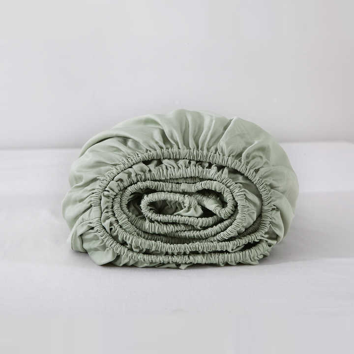 Luxury comforter sets with exquisite design consisting of: 