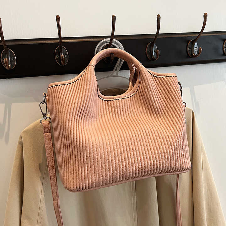 Fashionable handbags for little girls