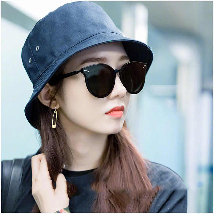 Famous Women's Sunglasses PC Frame Resin Lens Fashion Gradient Sun Glasses for Women 