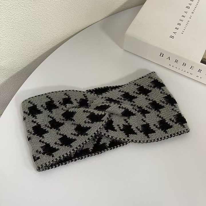 Knitted Headband for Women in Autumn-عصابة رأس محبوكة للنساء