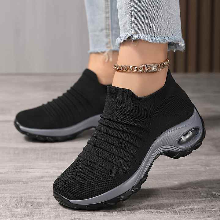 Stylish women's tennis shoes 