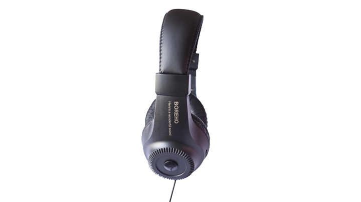 electronic device headset . سماعة جهاز إلكتروني