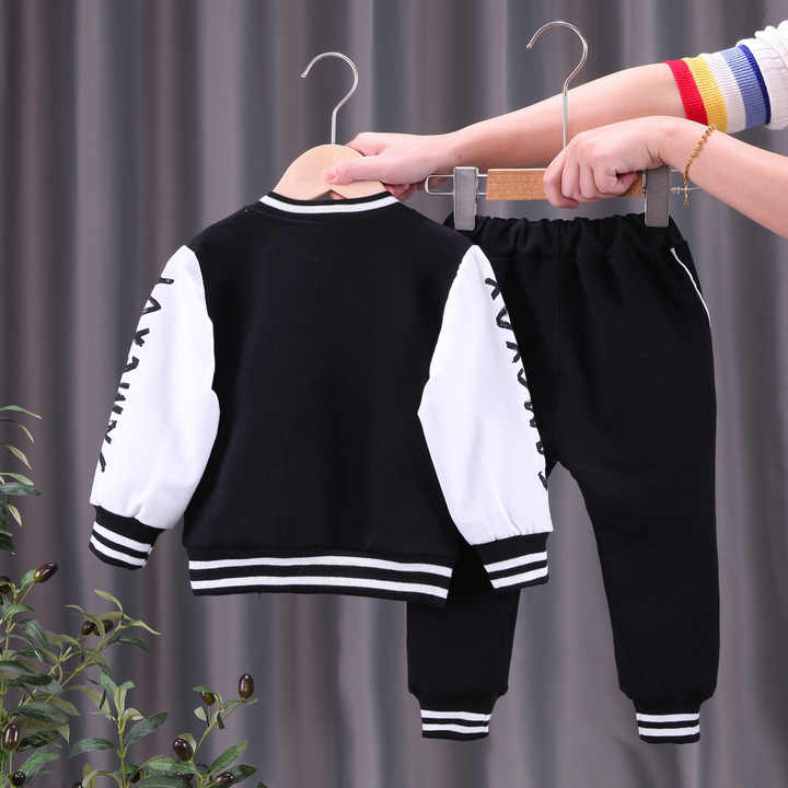 ملابس أطفال بذلات رياضية طقم ملابس أطفال . Children's clothing, tracksuits, children's clothing sets,