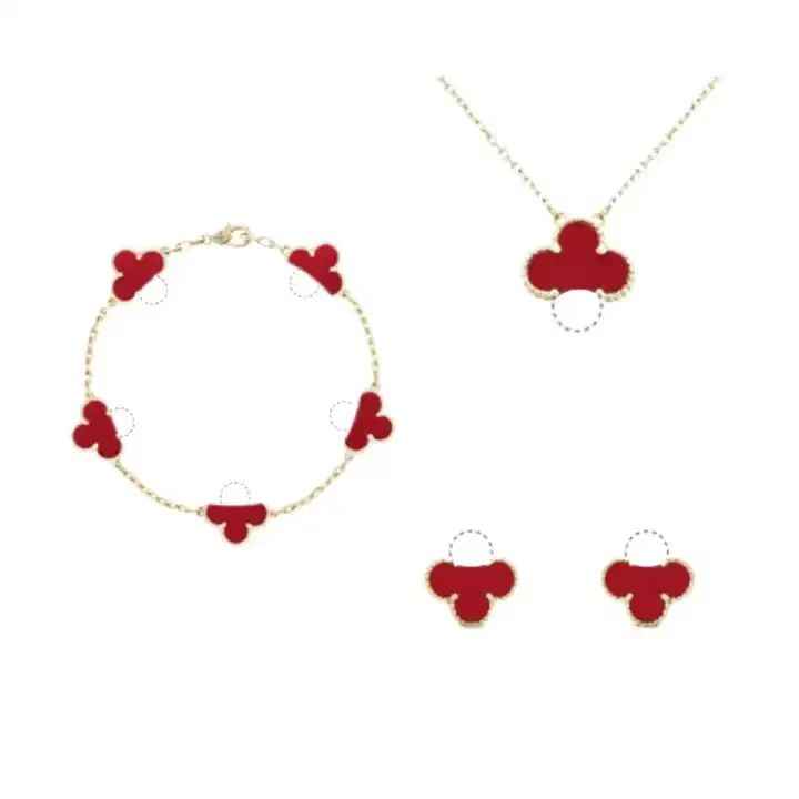 Clover necklace