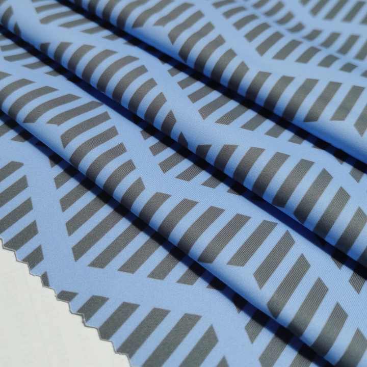 Interlocking geometric sports fabric 