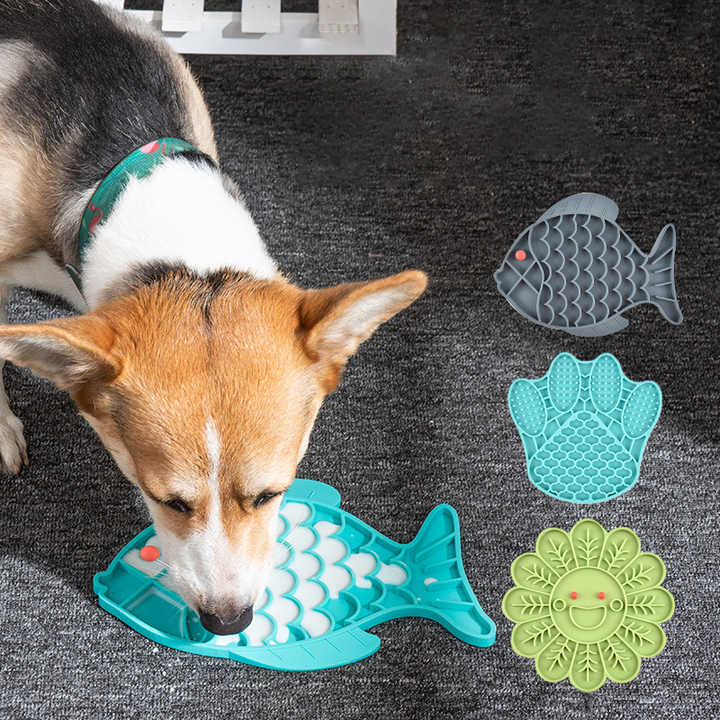 Dropshipping Fish Shape Silicone Dog Licking Toy. 