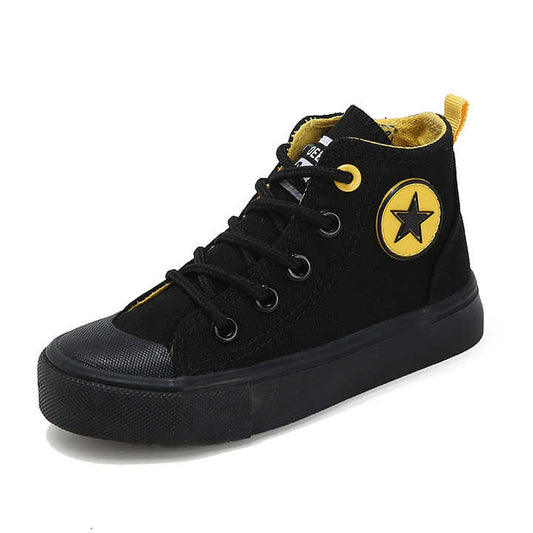New fashion kids sneakers . موضة جديدة أحذية رياضية للأطفال