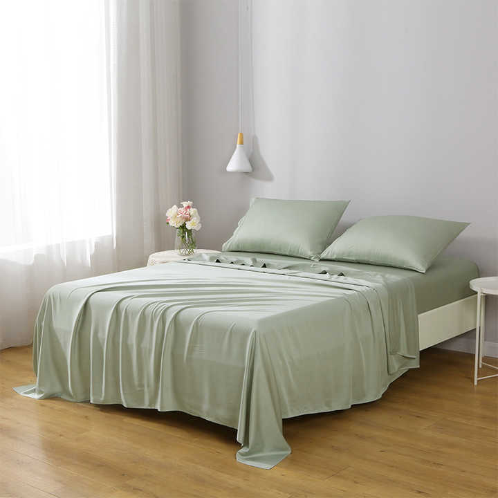 Luxury comforter sets with exquisite design consisting of: 